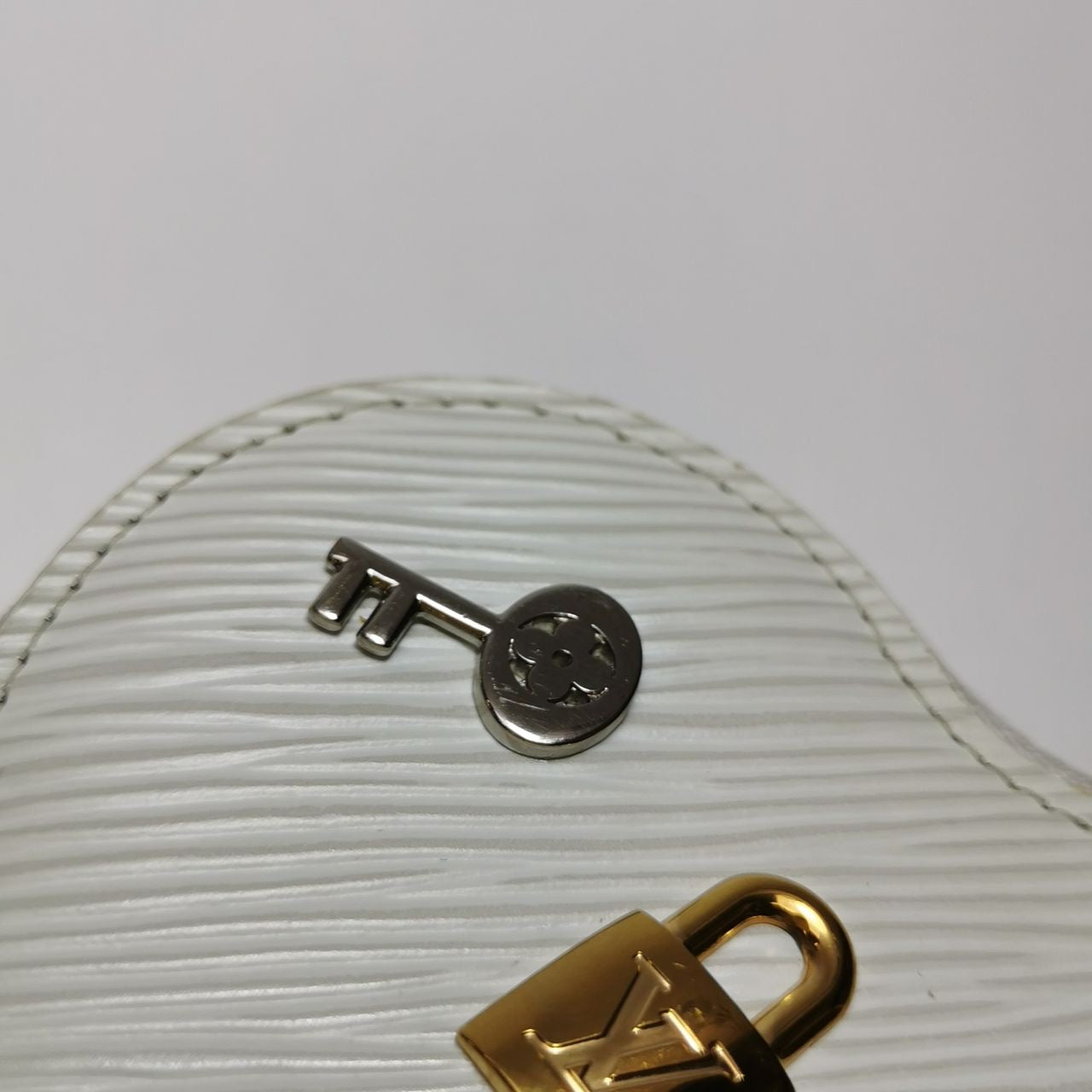 LOUIS VUITTON - PORTE CLE