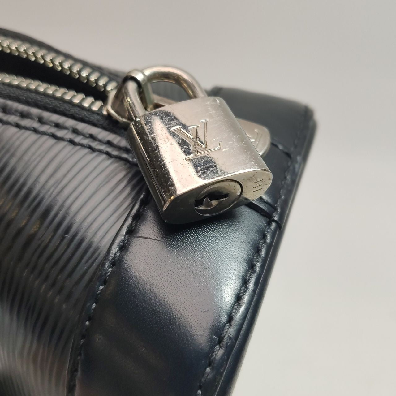 LOUIS VUITTON - BB ALMA