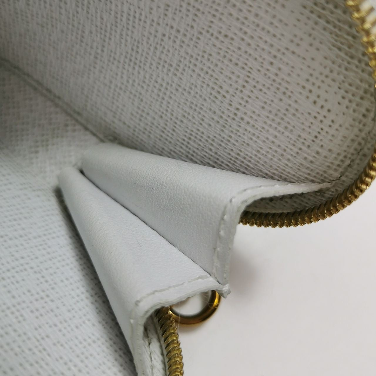 LOUIS VUITTON - PORTE CLE